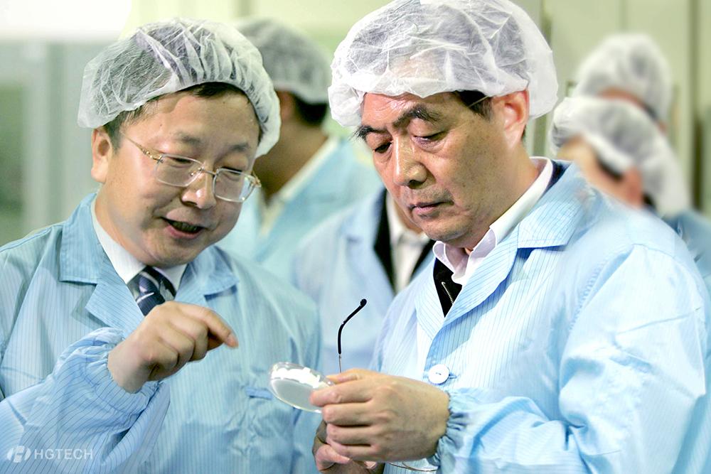 胡锦涛总书记与马总亲热攀谈2号.jpg